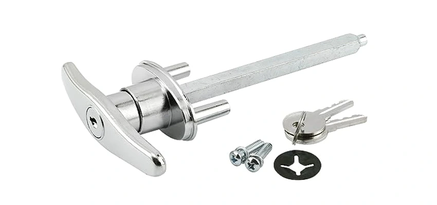 Old Style Garage Door Locks Replacements in Laval, QC