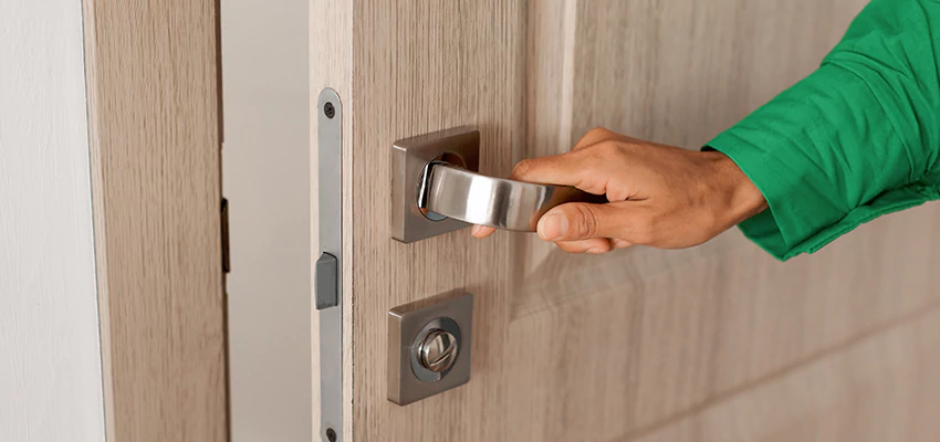 Garage Door Lock Reinforcements in Laval, QC