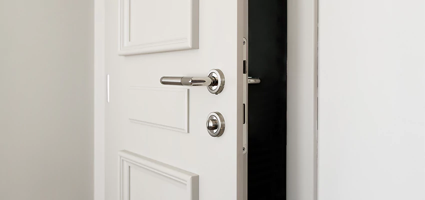 Folding Bathroom Door With Lock Solutions in Laval, QC