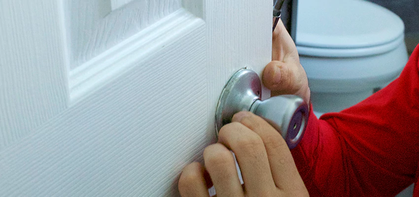Vintage Door Knob Replacement in Laval, QC